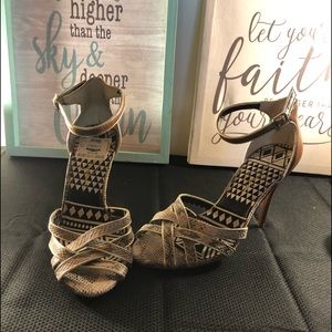 Jessica Simpon snake skin heels sz 10